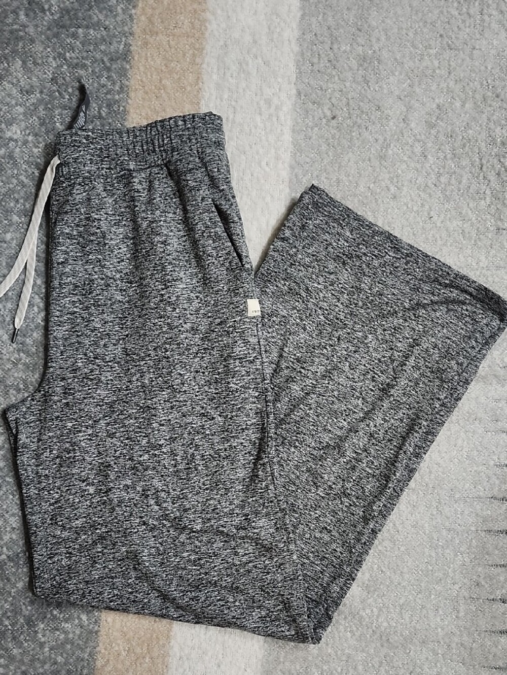 Vuori Halo Essential Wide Leg Pants Heather Grey - Sz M (EUC) Dream Knit Comfy - Picture 7 of 8